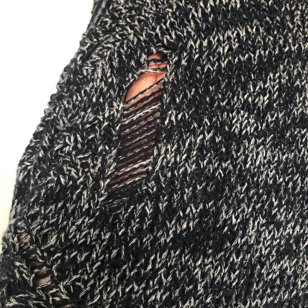 Wildfox distressed cropped v neck sweater sz M - Picture 5 of 7